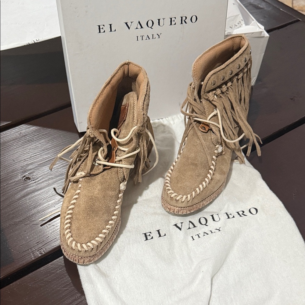 El Vaquero Women's Tan Fringe Moccasin Boots